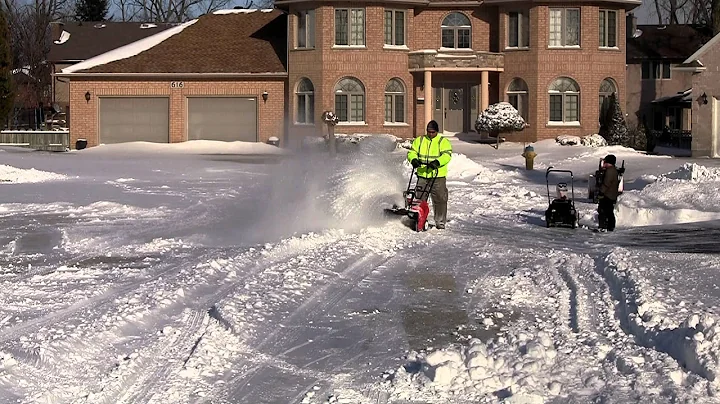 Dean Holtz Comparing Single Stage Ariens 722 Vs. 2 Stage Honda HS928 Snowblowers Part 2.m2t