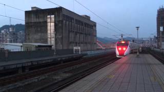 20160429_438次普悠瑪號五堵站通過