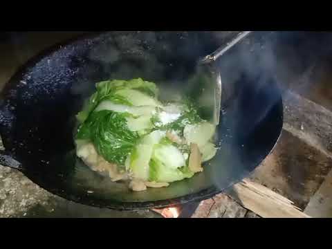 Video: Yuav Ua Li Cas Ua Noj Nqaij Npuas Nrog Txiv Lws Suav Thiab Tshij Hauv Qhov Cub