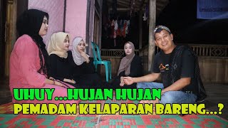 Ahaaa..Hujan Hujan Pemadam Kelaparan Bareng Bidadari Desa...Guuurih.. Gurih.. Gurih.