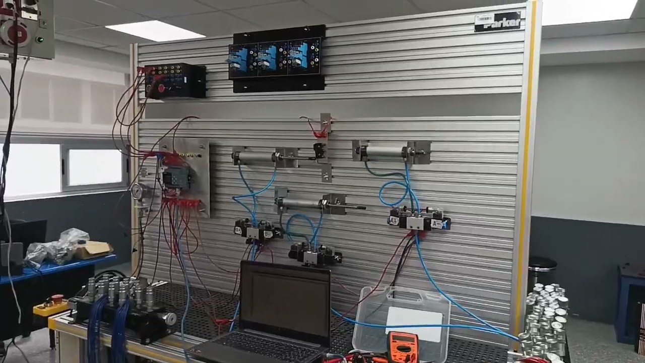 P4 - Control de Cilindros Neumáticos con controlador lógico (LOGO!)