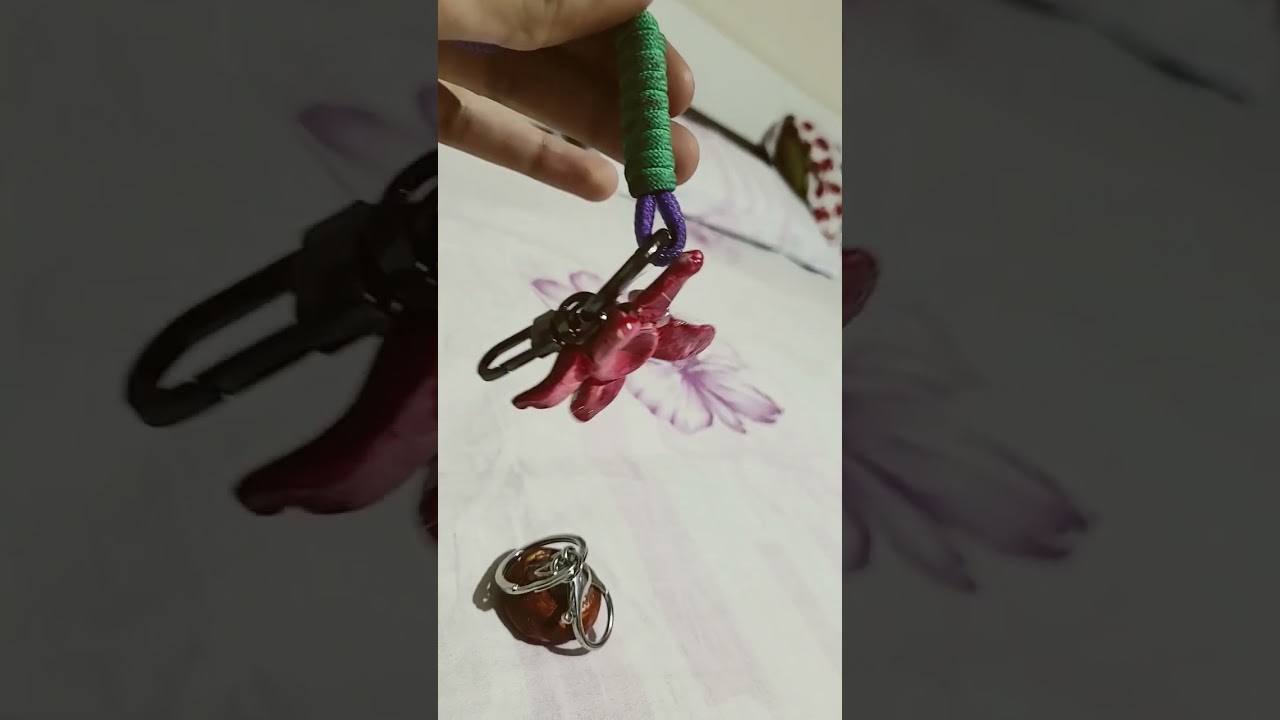 DIY keychain easy with gluegun 