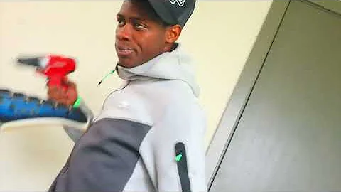 AYOOLii/DJ Brotha Z/The Show on Riverwest Radio - Shmackin Town Remix