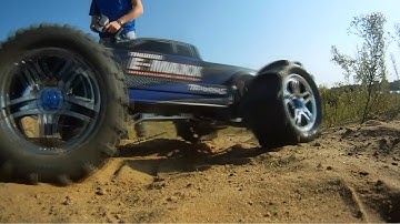 Traxxas E-maxx Brushless mamba monster, Rustler VXL racing, jumps