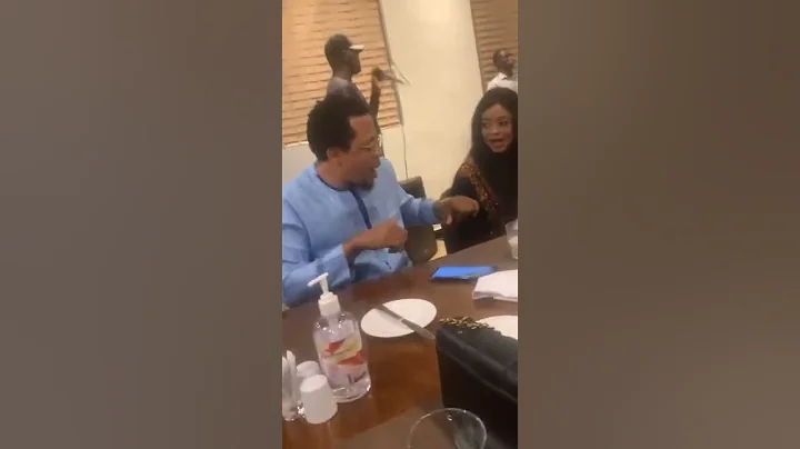 Bola Oyin-Adejobi amazes Toyosi Adesanya with this special move at a party.