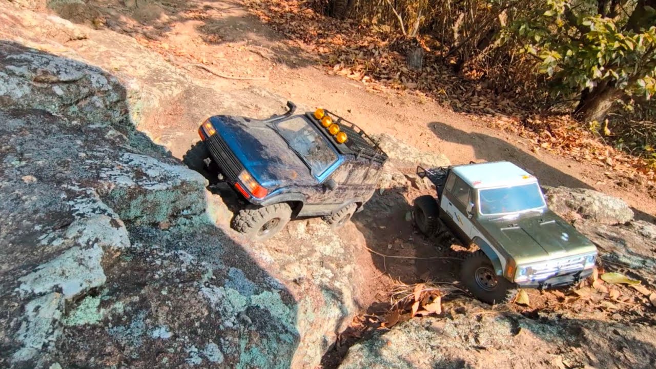 Element Enduro Sendero HD vs FMS FCX10 Pro V2 | Rock Crawling Session