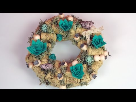 How to Make a Wreath With Wine Corks