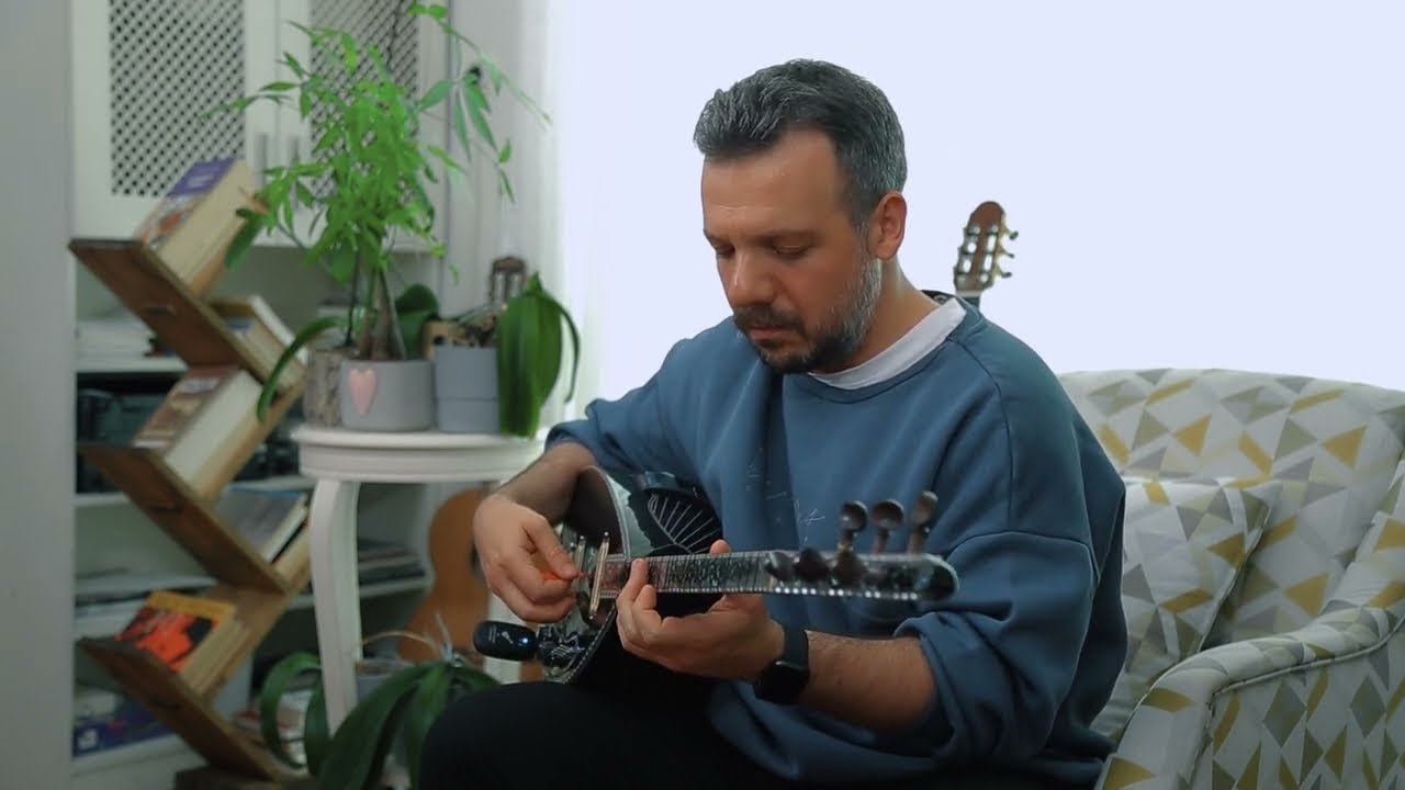 Mustafa İpekçioğlu - Bir Fırtına Tuttu Bizi