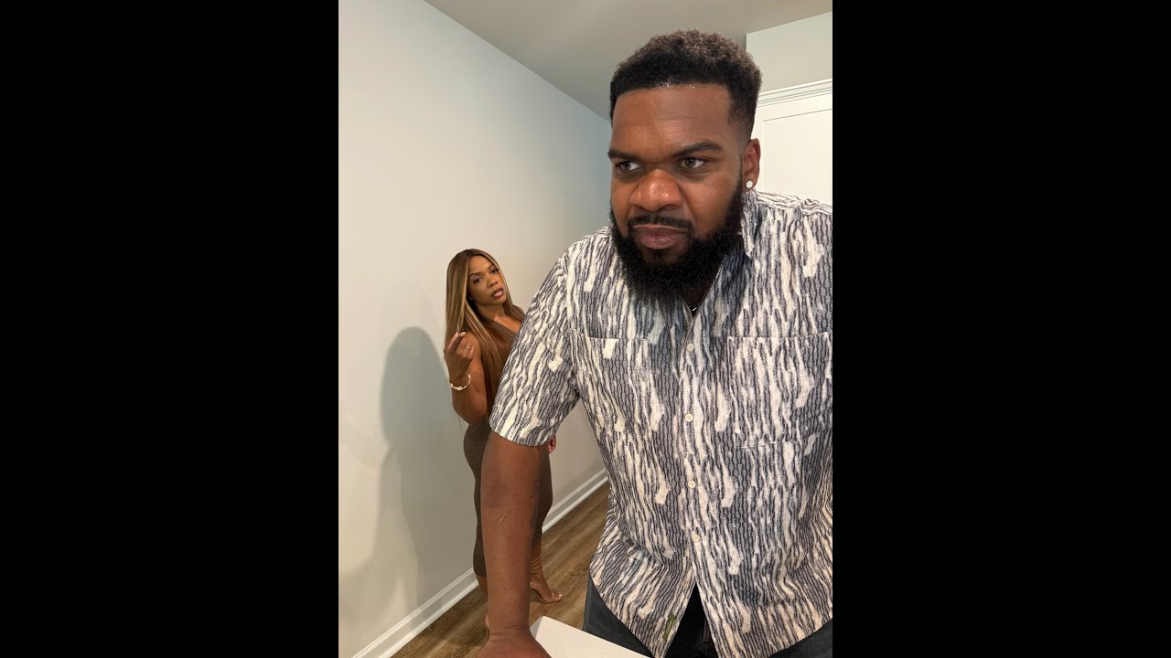 Когда Гло проверяет Рашаля на предмет того, как тот разговаривает с Домини!