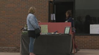 Green Bay residents able to shop outdoor, mobile farmers market