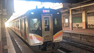朝の上越線/上り電車越後中里行発車/越後湯沢駅3番線