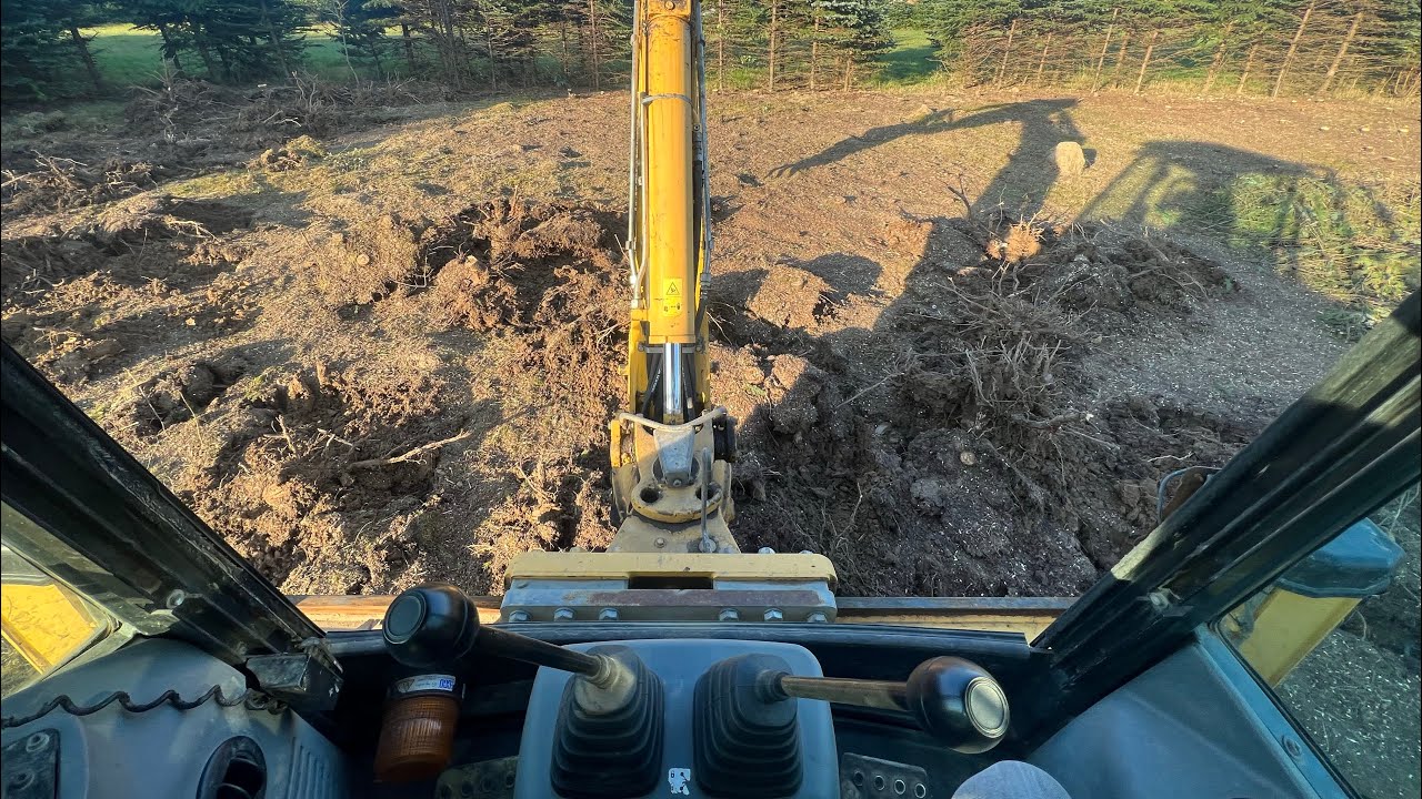 Garden stump removal TIMELAPSE #komatsu #excavator #gardening - YouTube