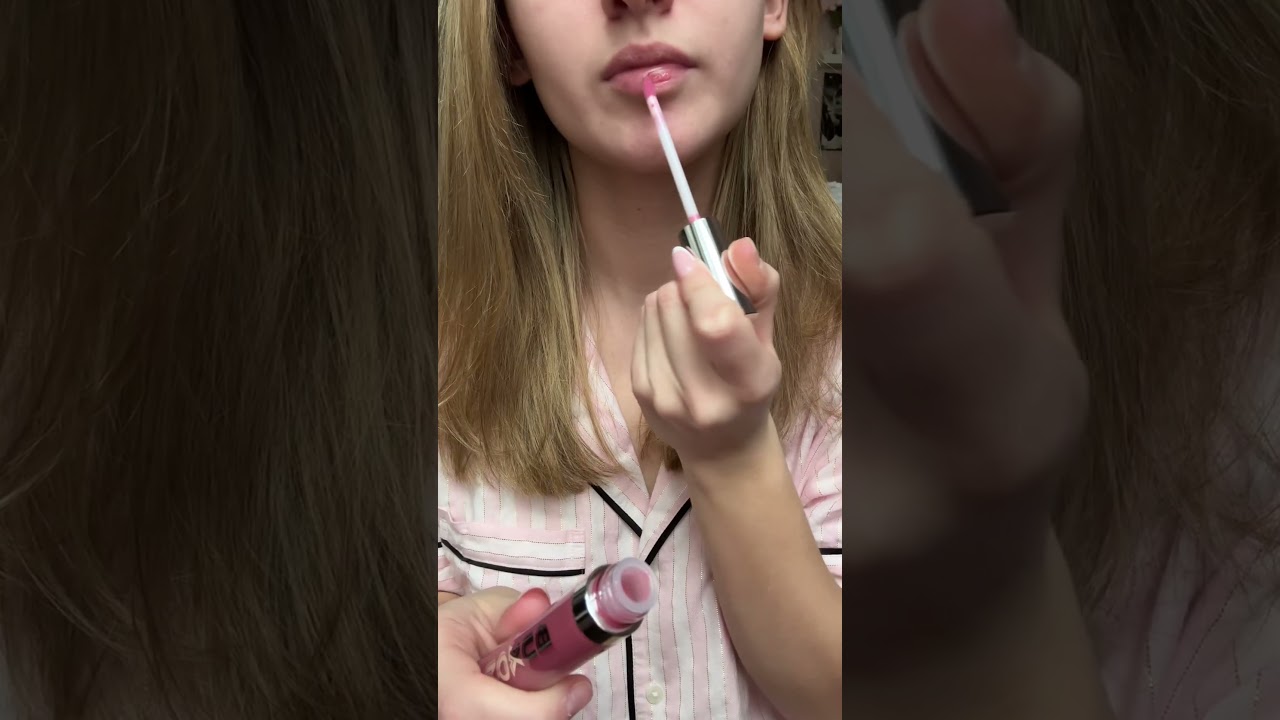 Buxom babe! I love this gloss 