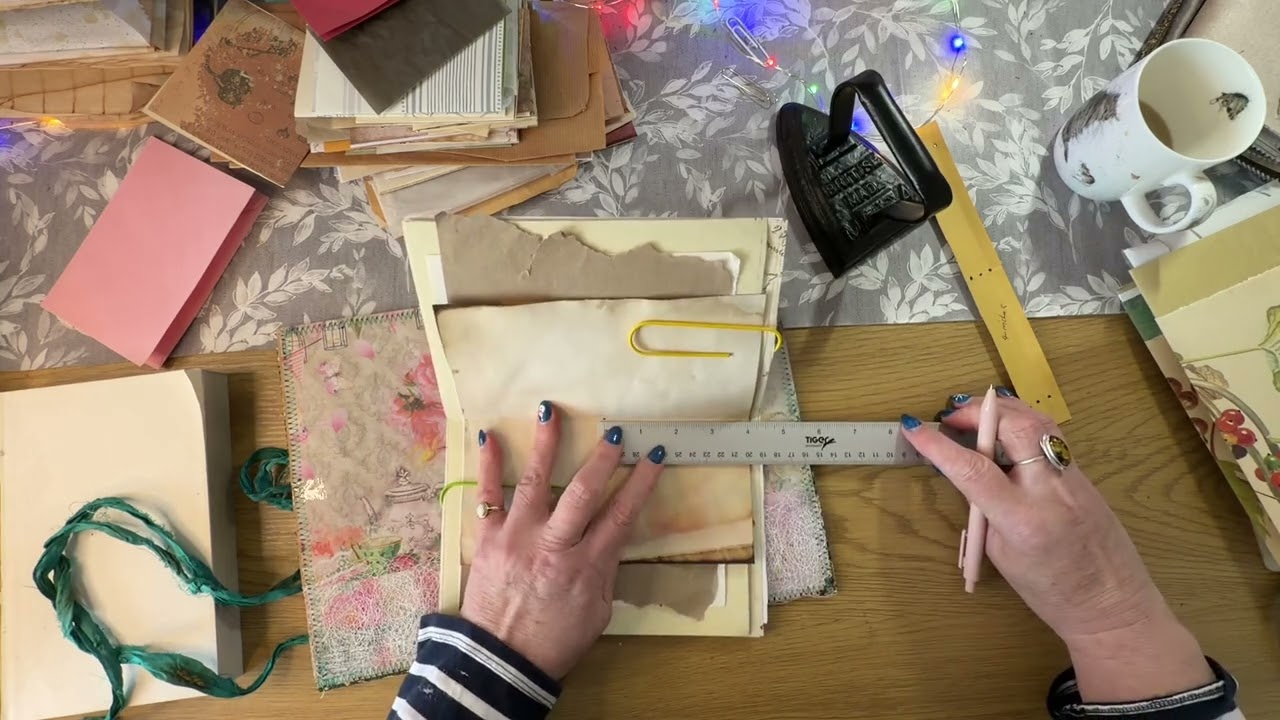 Заброшенный блокнот из коробки с обрезками, часть III. Вшивание тетрадей и первый взгляд на готов...