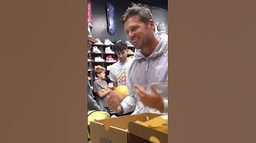 ANGRY CUSTOMER wanted a REFUND‼️🤬🤬 #ramitheicon #sneakermeetup #sneakernews #sneakerhead