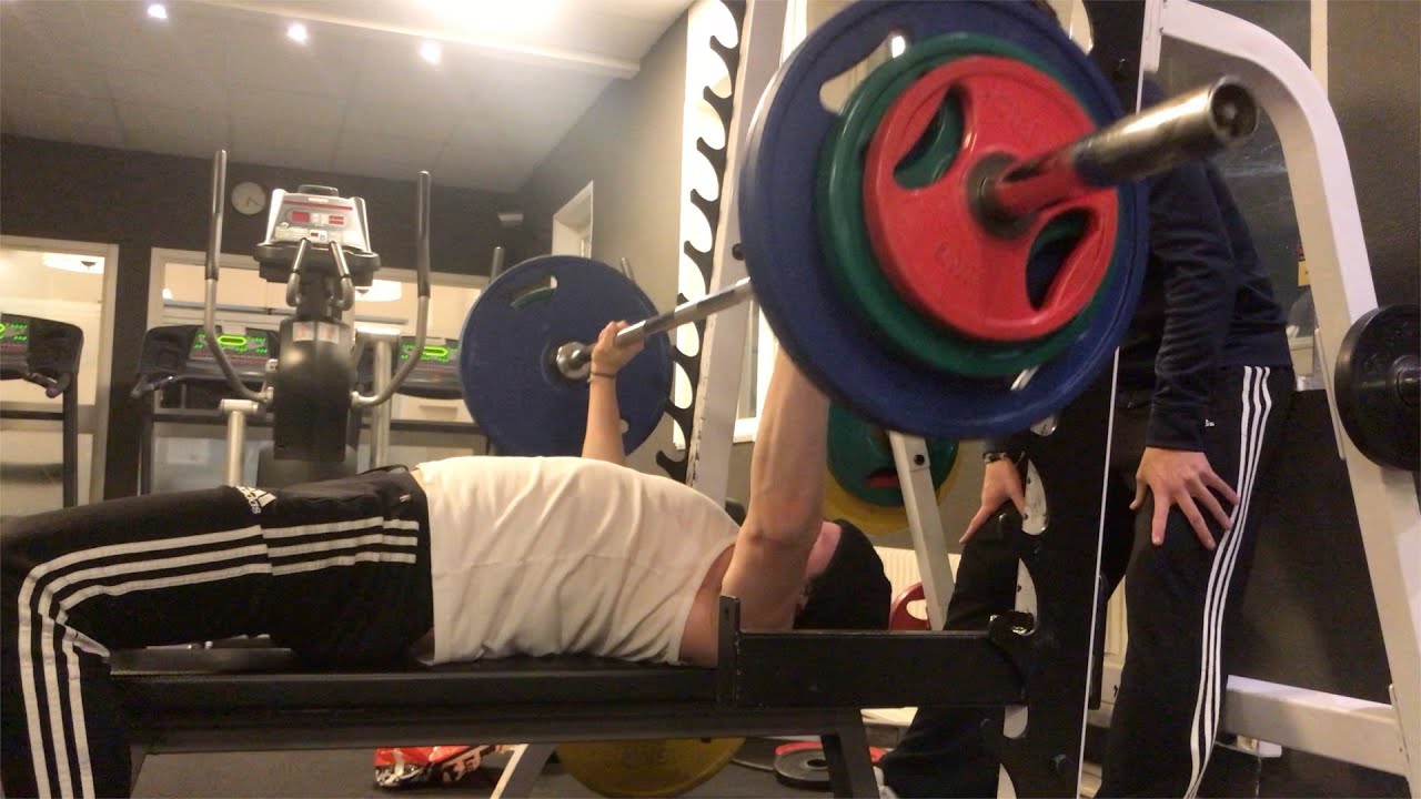 19 Years old: Bench Press (200 LBS) 90 KG x 2 - YouTube