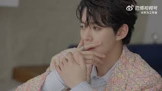 怎麽有人穿橙色西裝那麽帥的啊鄧為妳不是一般人