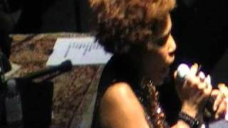 Video-Miniaturansicht von „Macy Gray - "Creep" *Live at M.E.N. Arena* {Simply Red Supporting Act}“