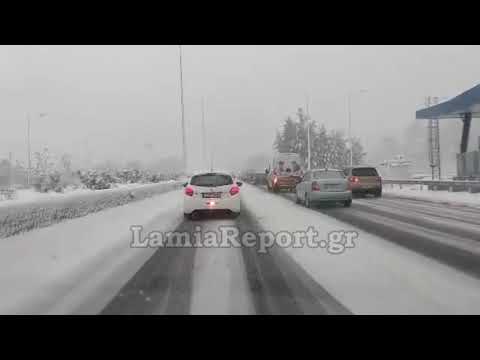 LamiaReport.gr: Ουρές αυτοκινήτων στη Μαλακάσα λόγω χιονιά