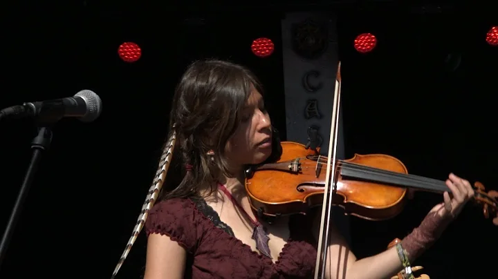 Gwendolyn Snowdon - Follow me up to Carlow @ Castl...