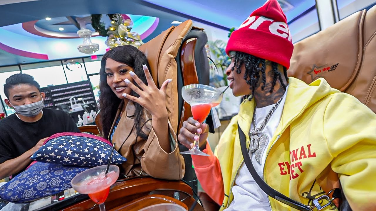 WE HAD A LUXURY NAIL SPA DAY TOGETHER!