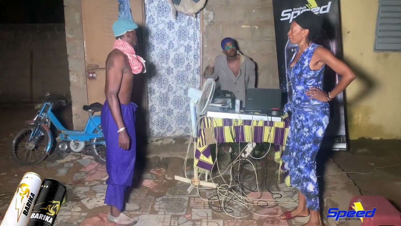 Le Fou Woroli et son fils Khassa avec Maïni concours de danse 2000f au gagnant