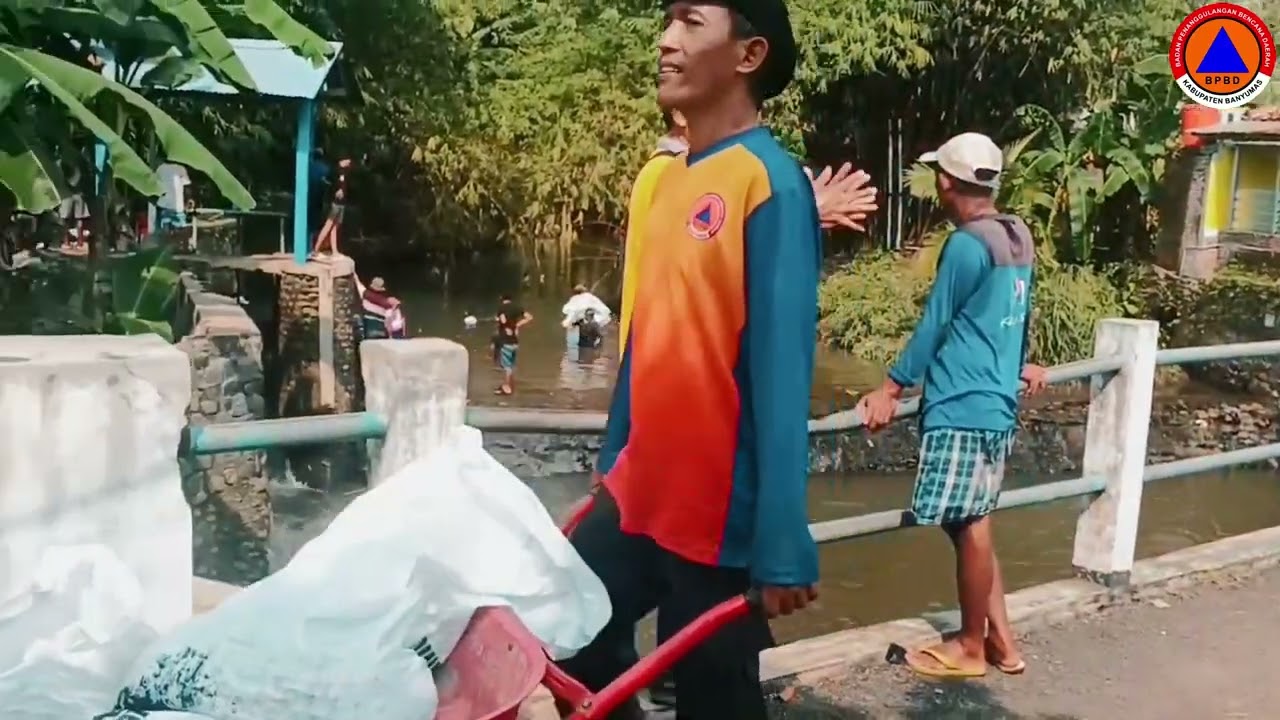 OPERASI PENANGANAN DARURAT TANGGUL JEBOL DAMPAK BANJIR SUNGAI SOGRA, DESA KARANGDUREN KEC. SOKARAJA