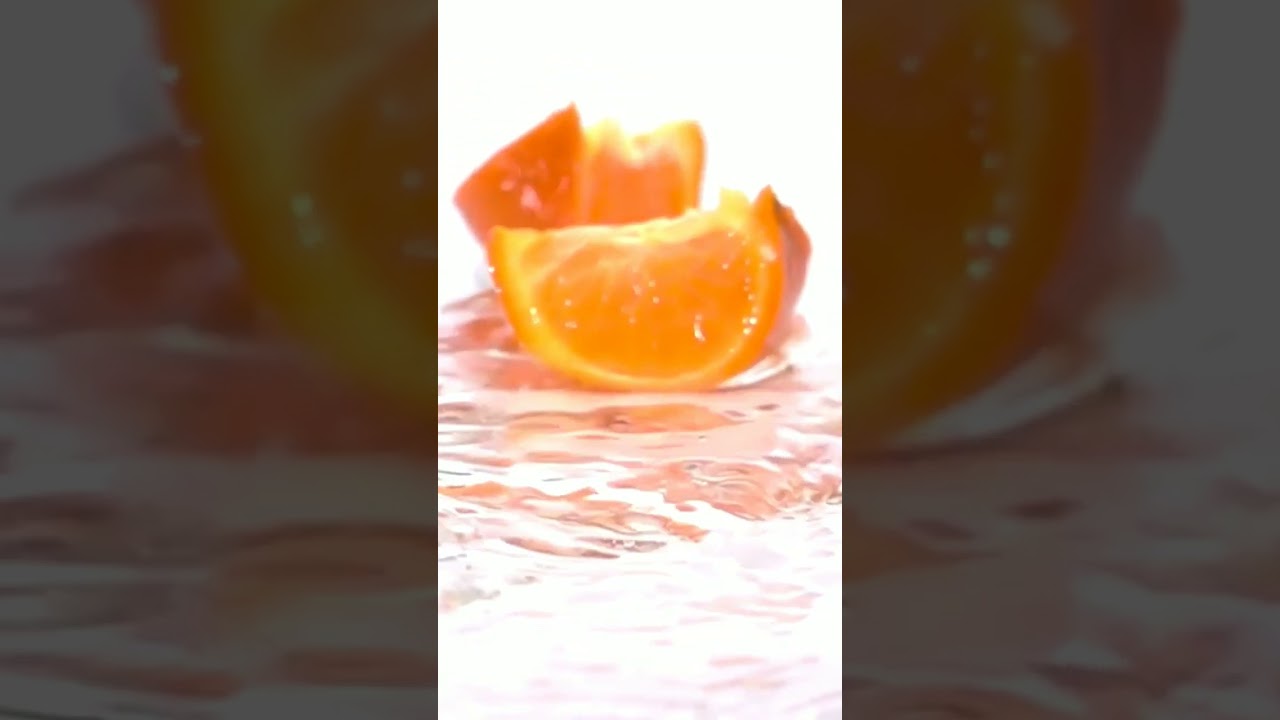 Ver Orange slices falling into the water. #relaxing #shortsvideo no YouTube Ver Orange slices falling into the water. #relaxing #shortsvideo no YouTube