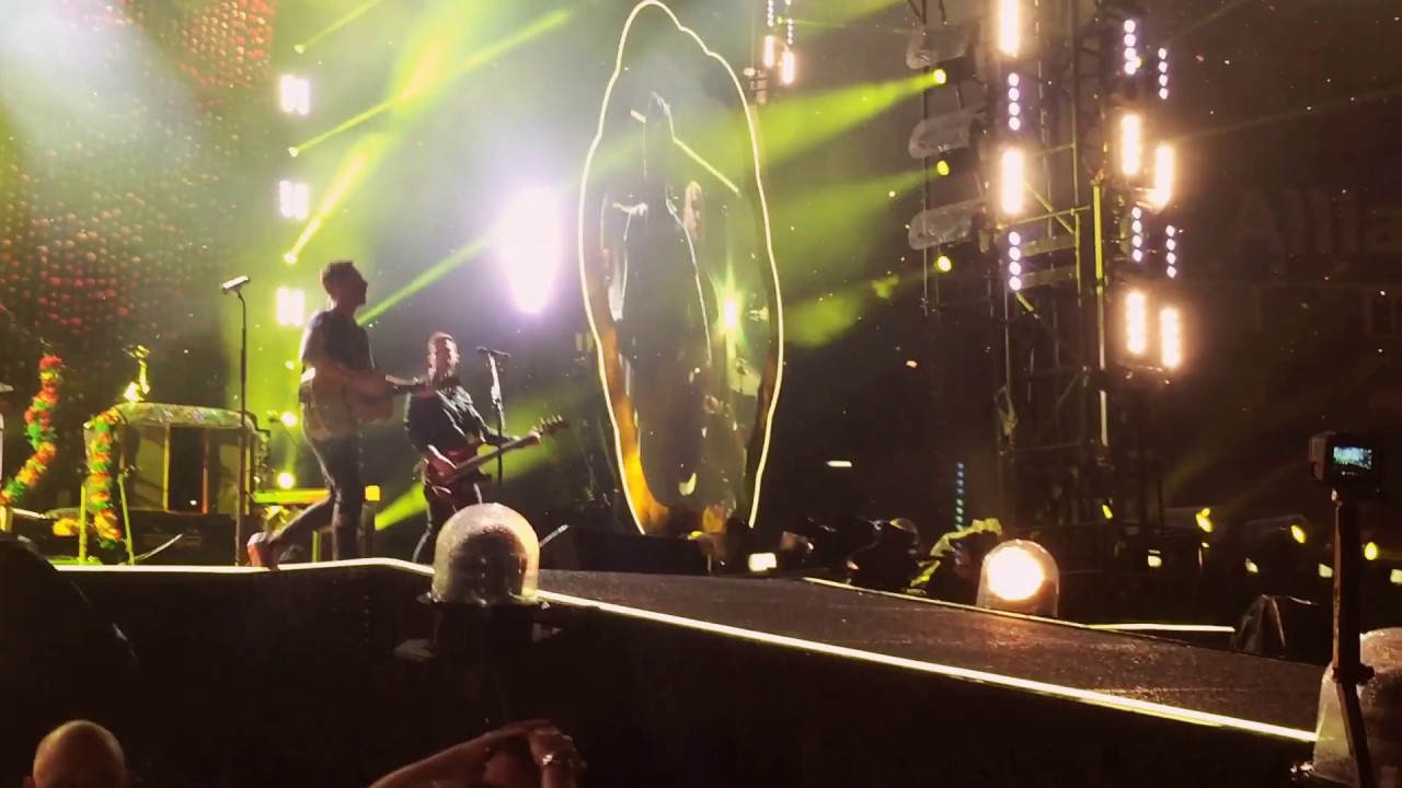 Coldplay - Yellow live in Sydney 14/12/16