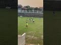 berebut bola dilapangan tengah
