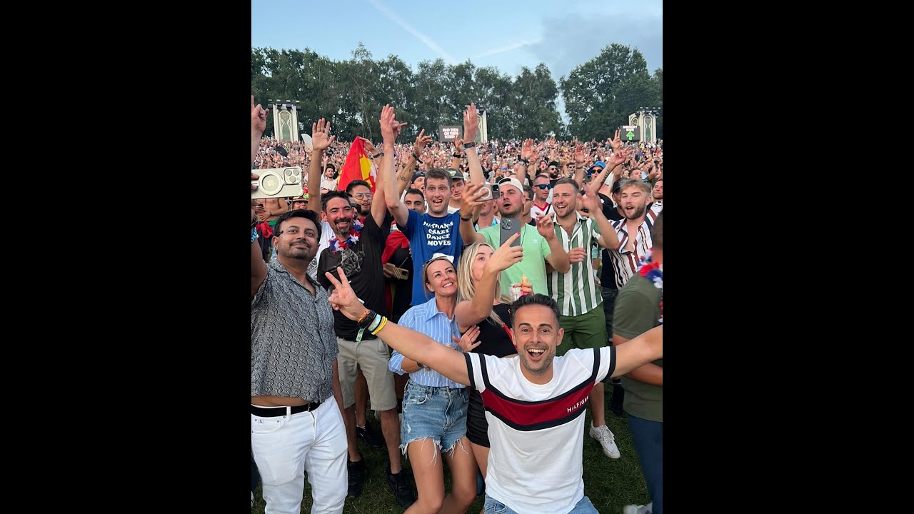 Tomorrowland 2024 CRAZY CROWD! 👯 MainStage Madness! 