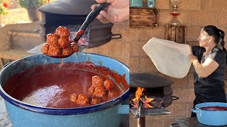 Albóndigas con Chile y Tortillas Sobaqueras Recién Hechas - La Herencia de las Viudas