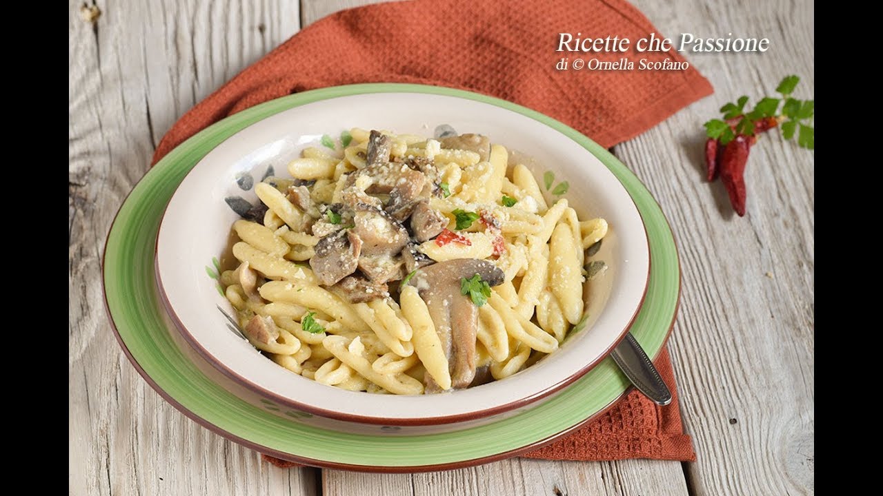 Pasta ai funghi cremosa - Ricette che Passione - YouTube