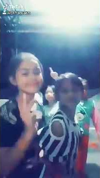 Download lagu Kegembiraan nadyandra bersama teman