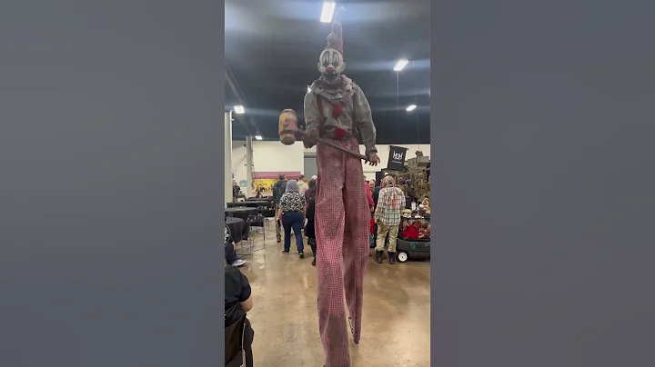 Insanely Tall Creepy Clown #halloween #transworld #halloweencostumes #creepy #scary