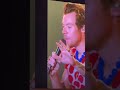 harry&rsquo;s response to the crowd chanting &ldquo;Fine line&rdquo; in Oslo, Norway! 💚 #harrystyles