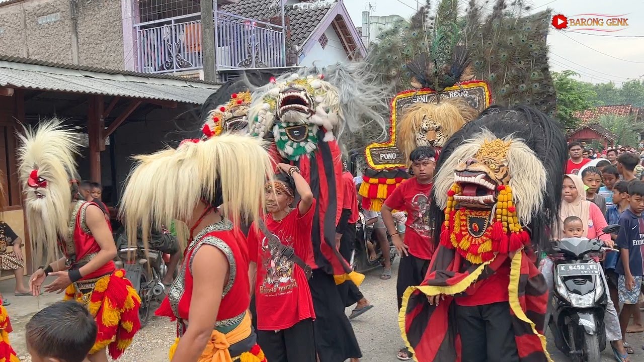 Meriah Banget !! Arak Arakan Barongan , Bujang Ganong dan Reog Keliling Kampung