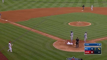 KC@LAA: Fielding error allows Giavotella to score