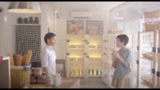 Samsung Galaxy S4 - Wind Chimes in a Bakery