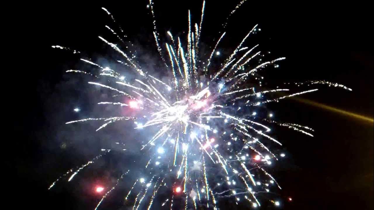 празднование фестиваля шар. праздничные 2013. история пиротехники. фон салют. календарь 2013 года с праздничными днями и выходными днями.