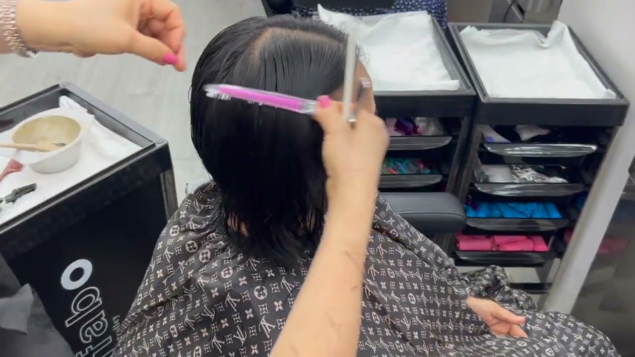 Ladies short hair cut HK