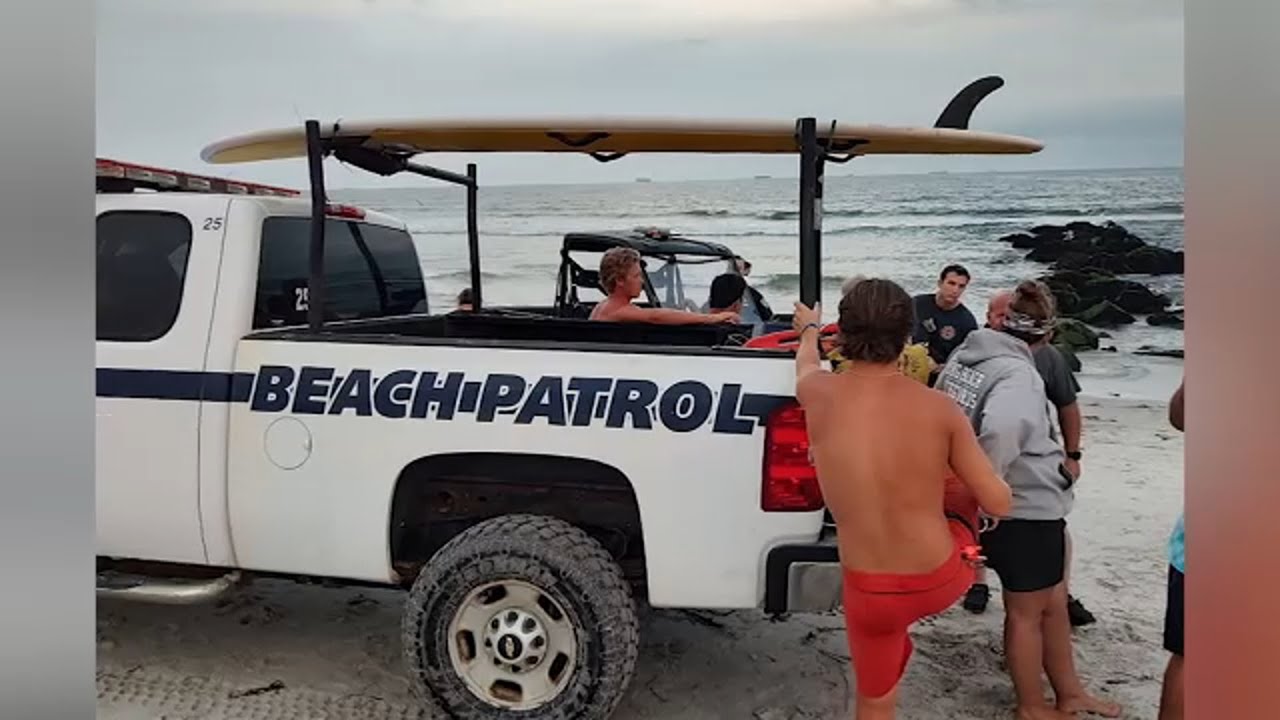 Good Samaritans rescue 3 swimmers from water off Long Island - YouTube