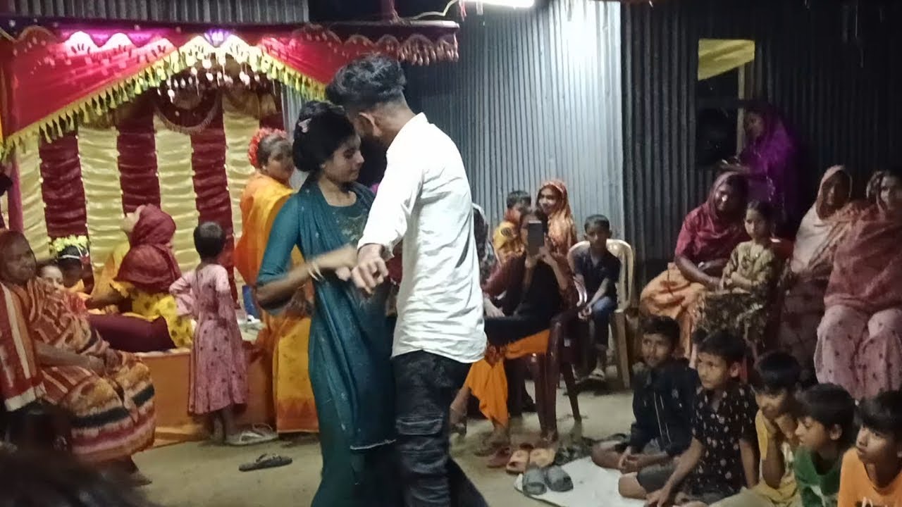 বৌদি লাগাবো না কি | গ্ৰামের মেয়েদের বিয়ে বাড়ির ডান্স | Bangla New Wedding Dance Bowdi Lagabo naki