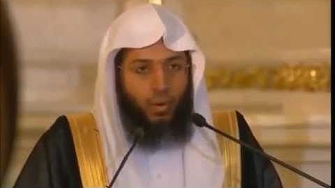 شيخ يتلو القرآن الكريم في كنيسة تلاوة جميلة