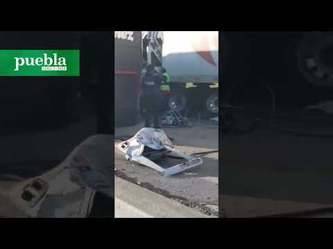 Mueren dos integrantes del staff del grupo Los Telez, tras choque con tráiler en la Puebla-Orizaba