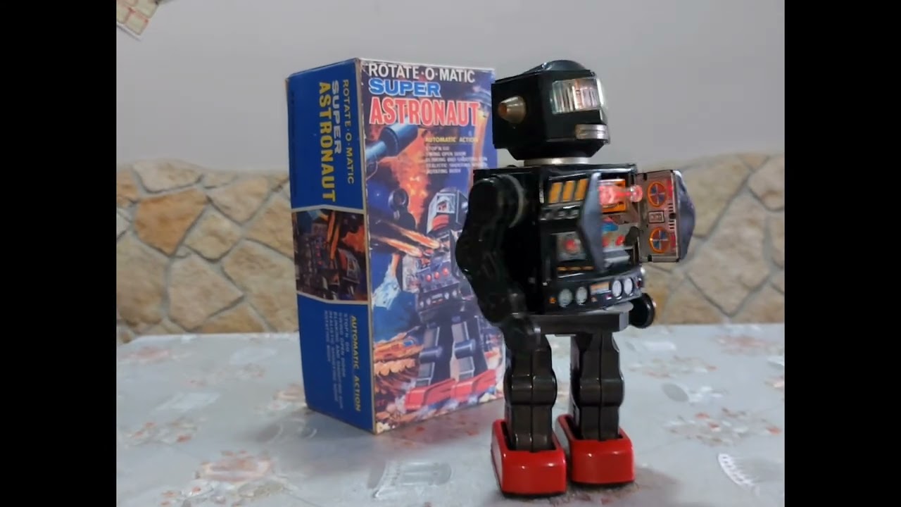 Horikawa SUPER ASTRONAUT ROTATE O MATIC tin toy battery operated Japan 1970's 