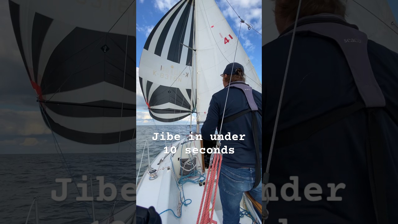 10 second Jibe- solo spinnaker⛵️ 