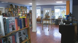 Lakewood bookstore sells curated book boxes across the country