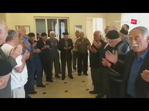 მუსლიმების ლოცვა ბათუმში საქალაქო სასამართლოს ფოიეში