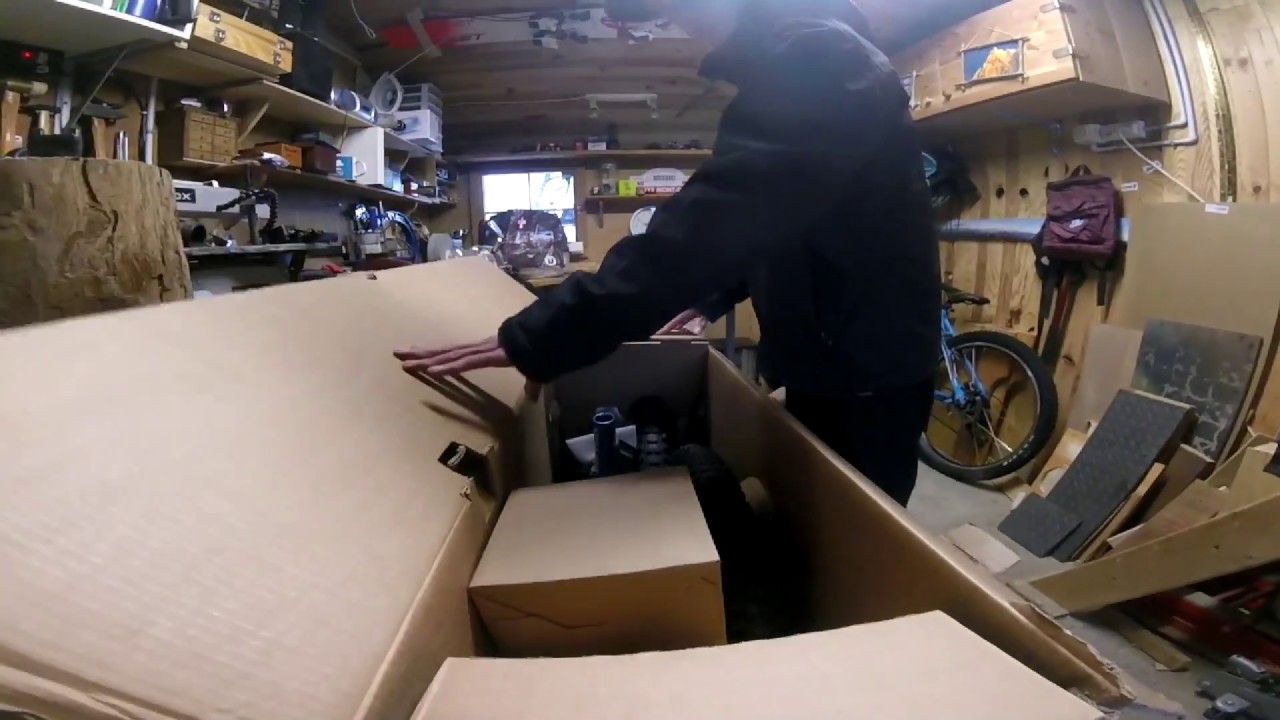 New Bike Is Here (Canyon sender cf unboxing)